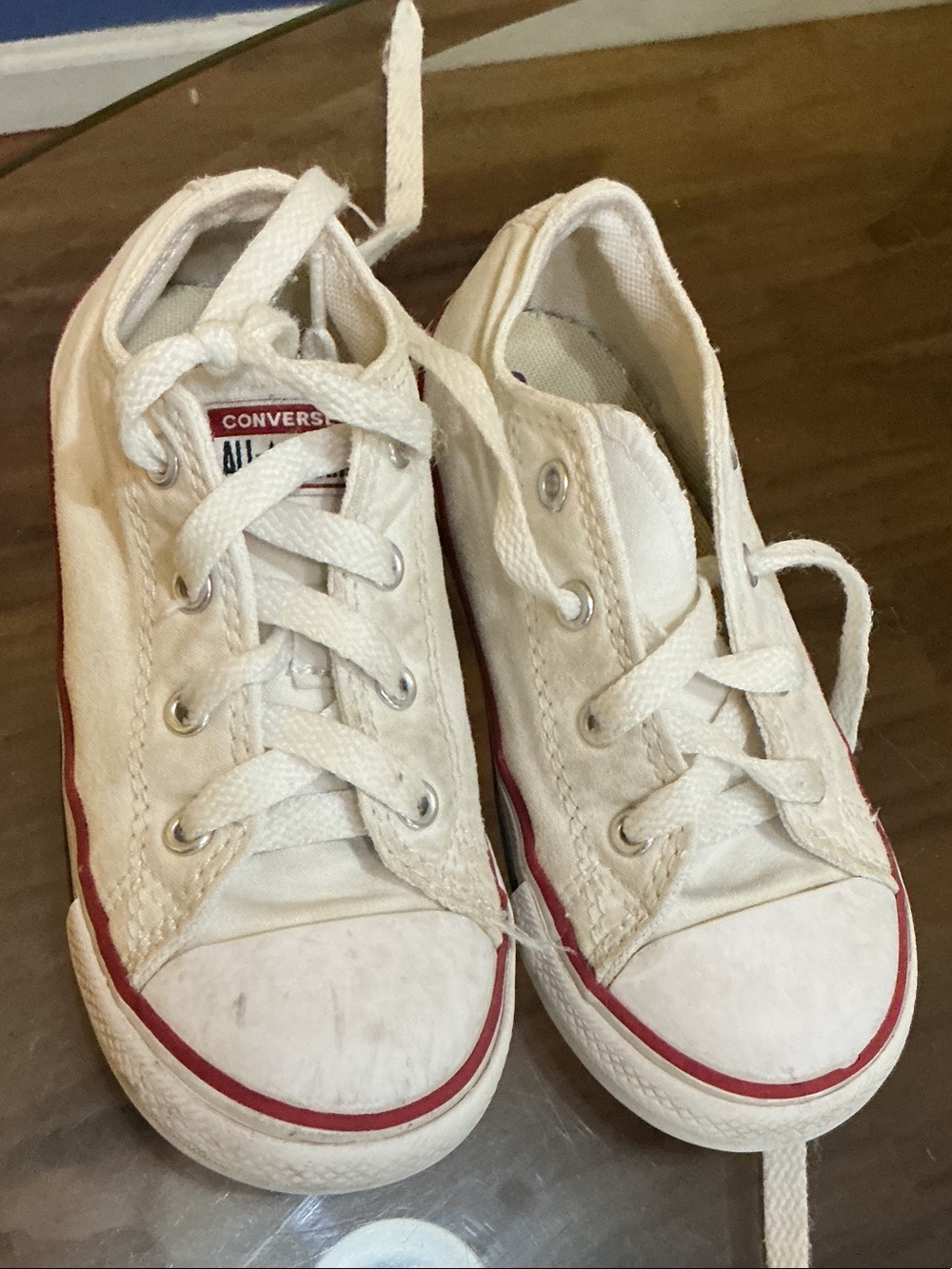 Converse Kids White Canvas Low Top Sneakers with Red Stripe used sz 10  used